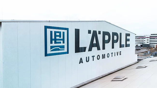 LÄPPLE AUTOMOTIVE Logo am Gebäude  